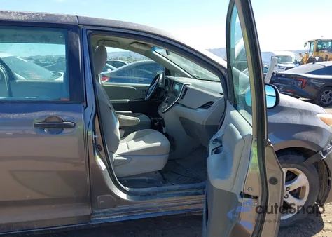 2016 Toyota Sienna L 7 Passenger z USA, uszkodzony, nr VIN 5TDZK3DC6GS755734